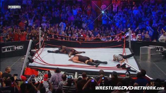 WWE - The Big Show & Mark Henry Break The Ring With Their Weight!